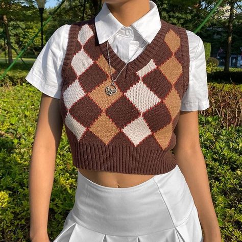 Streetwear Preppy Style vintage brown croptop Mode Indie, Sweater Vest Outfit, Argyle Sweater Vest, Vest Outfit, Grunge Look, Brown Outfit, Estilo Preppy, Sweater Vest Women, Nike Sweater