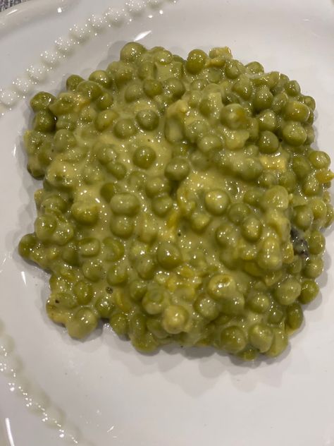 CHEESY PEAS Cheesy Peas, Roast And Gravy, Mississippi Kween, The Best Mashed Potatoes, Best Mashed Potatoes, English Peas, Southern Kitchen, Pea Recipes, Southern Cooking