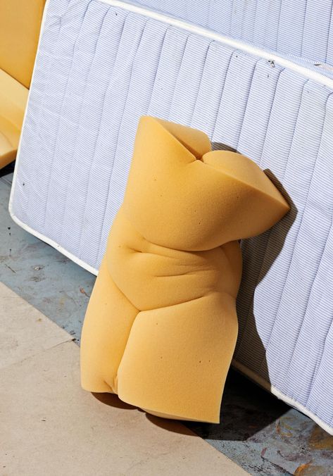 Foam Sculpture, Sculpture Installation, French Artists, Installation Art, Art Direction, Artist Inspiration, Sculpture Art, Street Art, Mattress