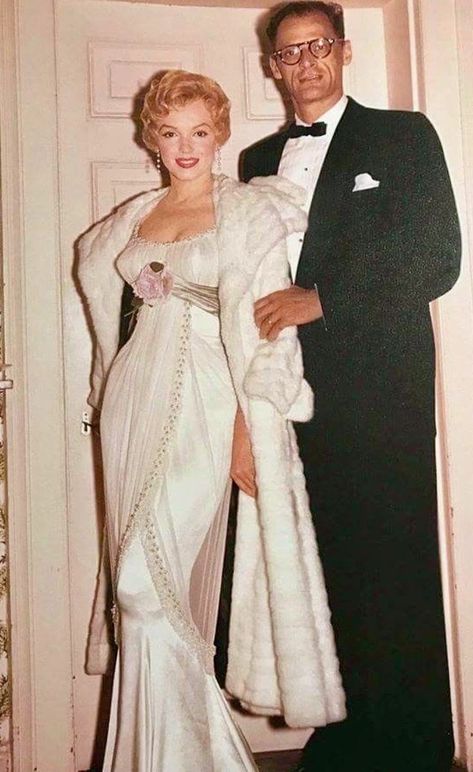 Marilyn Monroe Wedding, Merlin Monro, 1950s Hollywood, Marilyn Monroe Dress, Arthur Miller, Robes Glamour, Classic Hollywood Glamour, Marilyn Monroe Fashion, Vintage Hollywood Glamour