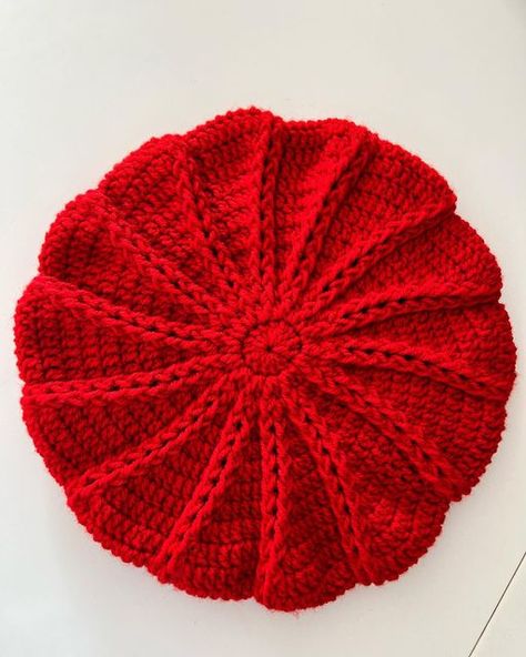 Crochet Beret Free Pattern, Crochet Berets, Crocheted Beret, Crochet Beret Hat, Beret Crochet, Crochet Beret Pattern, Crochet Slouch Hat, Beret Pattern, Crochet Outfits