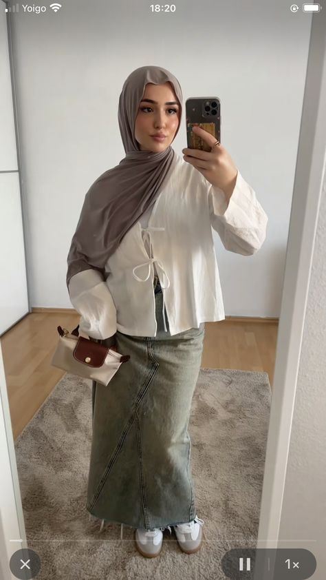 Y2k Muslim Outfits, Hijabi Streetwear Summer, Aesthetic Modest Hijabi Outfits, Modest Hijabi Outfits Streetwear, Streetwear Hijabi, Muslim Streetwear, Hijabi Outfit, Spring Summer Capsule Wardrobe, Modest Outfit Ideas