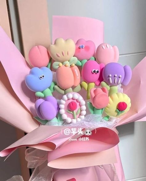 Pastel Cupcakes, Flower Gift Ideas, Clay Diy Projects, Kraf Diy, Cute Polymer Clay, Cute Clay, Clay Art Projects, Diy Bouquet, Clay Flowers