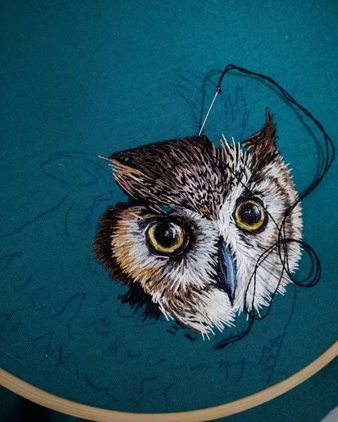 Bone Bordado, Owl Embroidery, Portrait Embroidery, Animal Embroidery Designs, Embroidery Tools, Animal Portraits, Embroidery Book, Thread Painting, Creative Embroidery