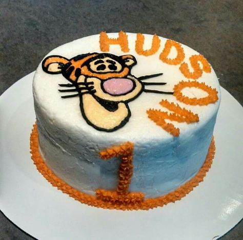 Tigger Smash Cake, Tigger Cake Ideas, Tigger Birthday Party, Tigger Party, Tigger Cake, Tiger Blanket, Tiger Cake, Pooh Cake, Winnie The Pooh Cake