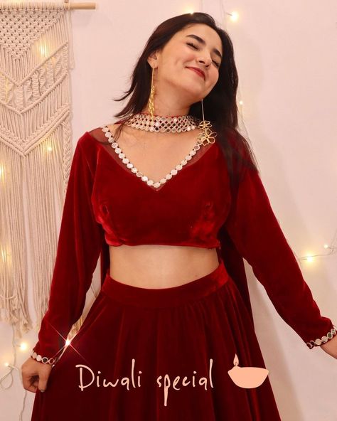 Full Sleeve Blouse Designs Velvet, Velvet Full Sleeve Blouse Designs, Saloni Singh, Diy Lehenga, Full Sleeves Blouse Designs, Velvet Blouse Design, Somya Gupta, Lengha Blouse Designs, Long Frock Designs