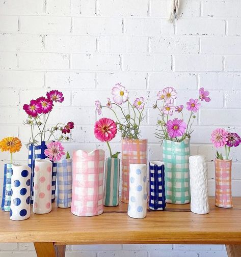 Noss & co on Instagram: "Wishing you a lovely Sunday and enjoy soaking in those spring vibes 🌼 🌸 📸 Photo taken by one of our stockist, Kate from @smalltradingco based in Deniliquin, NSW ceramics #kidsjumpers #ginghamvases #childrensclothing #farmkids #farmkidsclothing #australianartist #countrystyle #countryliving #countrylife #porcelinvases #ginghamvases #ceramicvase #buyfromthebush #countrystylehome #countryhome #bftb" Painted Vases Ideas Simple, Simple Ceramic Vase, Ceramic Painting Easy Ideas, Paint Vase Ideas, Color Me Mine Vase, Diy Vase Painting Design, Painting Vase Ideas, Clay Vase Painting Ideas, Ceramics Vase Ideas