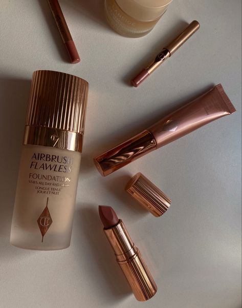 Charlotte Tilbury Aesthetic, Charlotte Tillbury, Prom Eye Makeup, Makeup Bag Essentials, Makeup Board, Beauty Tips For Glowing Skin, Fancy Makeup, Makeup Obsession, Luxury Makeup