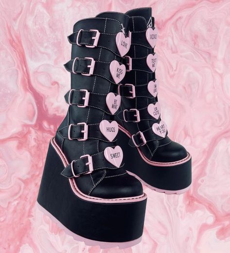 Pastel Goth Platform Boots, Platform Goth Shoes, Platform Boots Pink, Cute Shoes Platform, Platform Goth Boots, Draculaura Boots, Draculaura Closet, Draculaura Shoes, Black And Pink Boots