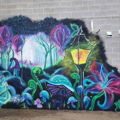 Fantasy Wall Murals Painted, Spray Paint Murals, Trippy Mural Ideas, Arcane Mural, Spray Paint Ideas Graffiti, Spray Paint Aesthetic, Spray Paint Mural, Fantasy Mural, Gem Aesthetic