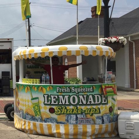 Chester Built Trailers is a custom food concession trailer manufacturer specializing in trailers for Carnivals and Concessionaires. Lemonade Shake, Lemon Stand, Food Concession Trailer, Fresh Squeezed Lemonade, Shave Ice, Concession Trailer, Carnival Birthday Parties, Carnival Birthday, Pop Pop