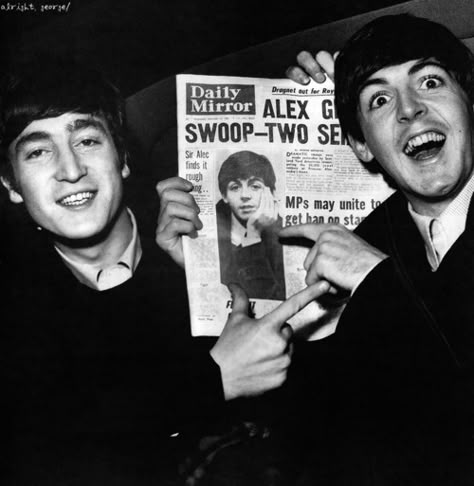 Paul And John, John And Paul, Muzică Rock, Beatles Funny, Lennon And Mccartney, John Lennon Beatles, Beatles Photos, Beatles Pictures, Sir Paul