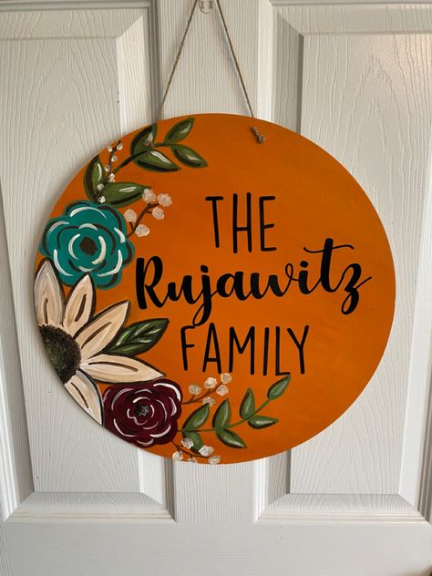 Paper Plates Painting Ideas, Canvas Name Plate, Wood Name Plates For Home, Wooden Plaque Painting Ideas, Easy Name Plate Ideas, Name Plate Painting Ideas, Name Plate Craft Ideas, Name Plate Ideas For Home Diy, Nameplate Diy Ideas