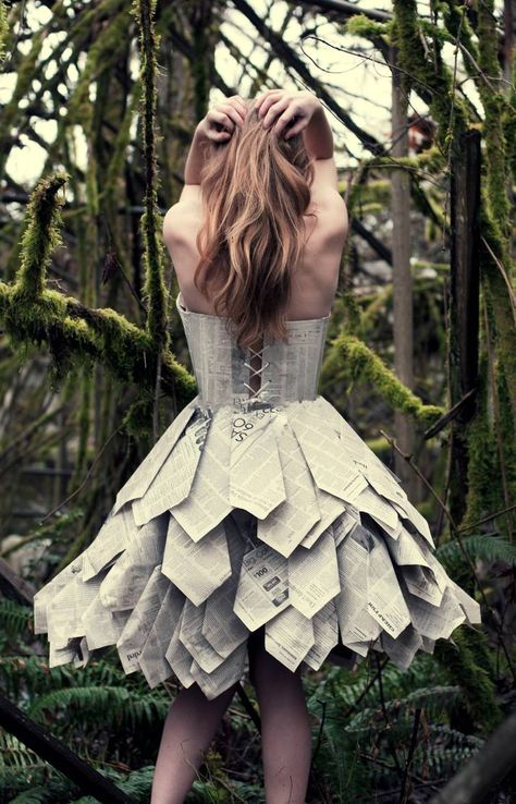 Paper Dress Back by Swimming-Up-Currents on DeviantArt Paper Dress Fashion, Recycled Costumes, Newspaper Fashion, Trash Fashion, Newspaper Dress, Paper Clothes, Recycled Dress, Diy Kostüm, Paper Fashion