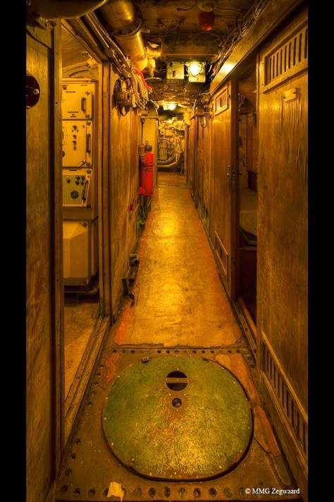 Sleeping Quarters, Spaceship Interior, German Submarines, U Boat, Industrial Architecture, Cyberpunk Aesthetic, Dark Places, Room Setup, Dieselpunk