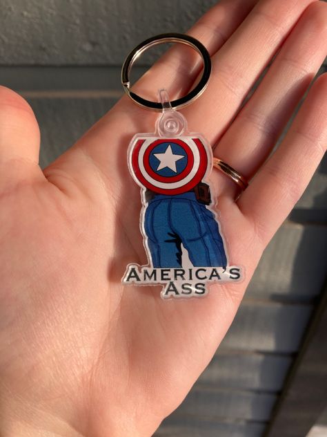 Captain America Gift Ideas, Marvel Diy Gifts, Captain America Gifts, Marvel Keychain, Captain Amerika, Marvel Accessories, Marvel Jewelry, Marvel Room, Marvel Couples