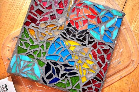 Detailed Mosaic Tutorial Mosaic Trivet, Shell Coloring, Trivets Diy, Mosaic Coasters, Mosaic Stepping Stones, Mosaic Madness, Teen Art, Mosaic Stained, Kids Crafting