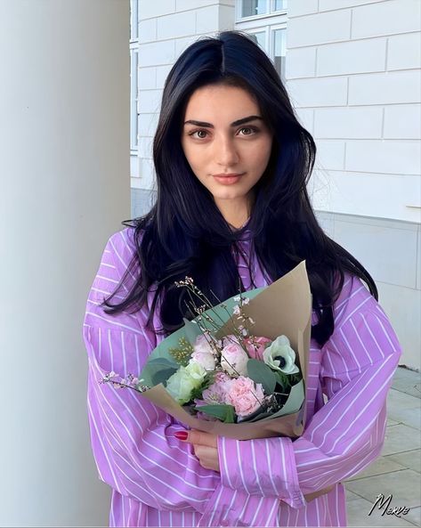 || So prettyy || Please give creds for photos if you wanna repost tyy x ! ~~ Actress in Kurlus Osman, Bala Hatun, if u need anyy more photos of Oźge Torer, Bala Hatun, follow and look on my page! Rashan Mh, Windows To The Soul, Lashes Mascara, Hair Aesthetic, Make Up Inspo, City Outfits, Looks Party, Aesthetic Inspiration, Beauty Shoot