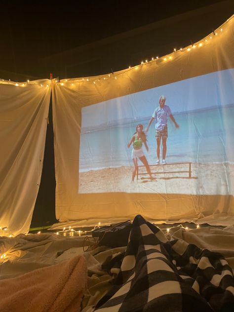 Tent Inside, Backyard Movie, Fun Sleepover Ideas, Sleepover Things To Do, Summer Fun List, Summer Plans, Summer Goals, Outdoor Movie