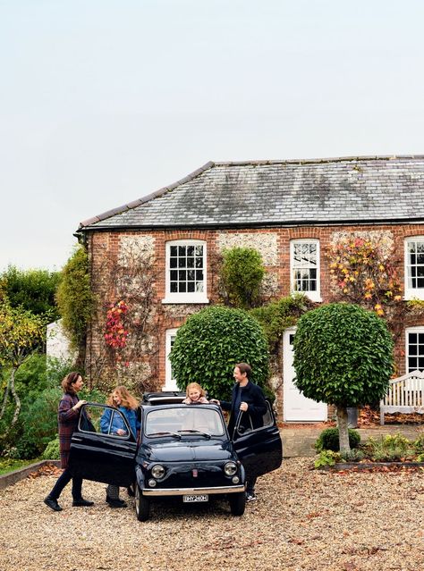 Inside an art consultant's Georgian farmhouse in Hampshire | House & Garden Georgian Farmhouse Interiors, Georgian Home Exterior, English Farmhouse Interiors, Countryside House Interior, English Countryside House, English Manor Interior, Modern Georgian Interiors, Georgian Decor, British Farmhouse