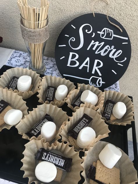 Halloween Campfire Party, Smores Bar Birthday Party, Bonfire 40th Birthday Party, S’mores Bar For Party, S’mores Set Up For Party, Smores Tray Party Ideas, Smores Bars For Weddings, S’mores For Wedding Reception, Smores Bday Party