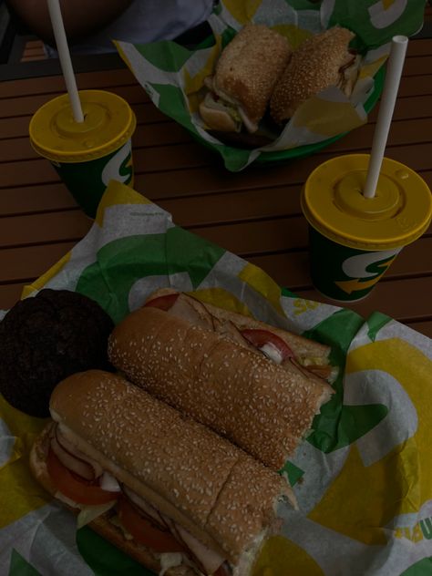 Subway Sandwich Aesthetic, Subway Aesthetic Food, Subway Burger, Subway Fast Food, Aesthetic Fast Food, Subway Food, Subway Sandwiches, Subway Aesthetic, Subway Sandwich