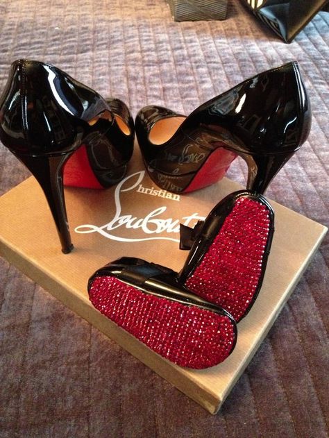 Christian Louboutin Outlet, Christian Louboutin Boots, Red Bottoms, Fabulous Shoes, Crazy Shoes, Shoe Obsession, Shoe Lover, Louboutin Shoes, Heel Shoes