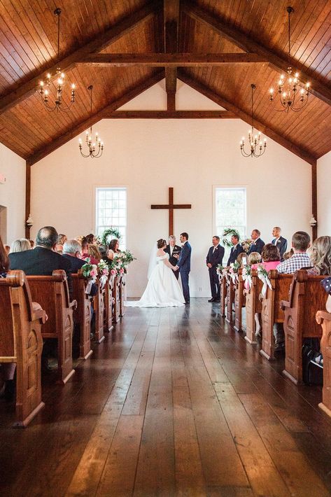 Planning a traditional church wedding? There are still many ways to personalize your wedding. This couple used wedding wreaths and flowers decorating the pews for their Kings' Chapel Wedding in Nashville, TN | John Myers Photography & Videography Wedding Ideas Southern, Little Church Wedding, Southern Church Wedding, Small Church Wedding Photos, Farmers Wedding, Wedding Ideas Christian, Old Church Wedding, Wedding Ideas Church, Small Chapel Wedding