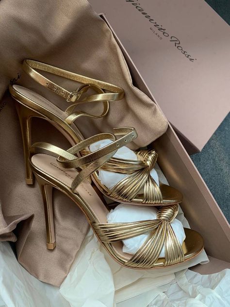 Elegant Shoes Heels, Pretty Heels, Shoes Heels Classy, Chic Heels, Cute Heels, Shoe Inspo, Aesthetic Shoes, Elegant Shoes, Swag Shoes