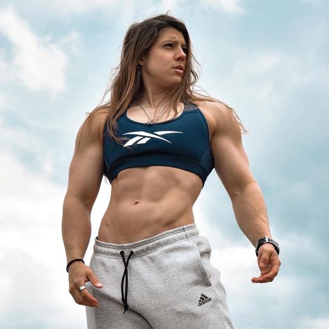 Upper Body Refrences, Muscular People Reference, Slightly Muscular Build Reference, Muscle Drawing Women, Muscular Reference Photo, Athletic Female Build Reference, Small Chest Reference Female, Archer Body Type, Female Muscles Reference