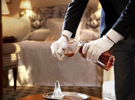 Tipping Guide For 11 Countries Across The Globe Airport Luggage, Personal Chef Service, Butler Service, Luxury Collection Hotels, Mood Images, Luxury Services, Personal Chef, Hotel Stay, Concierge Service