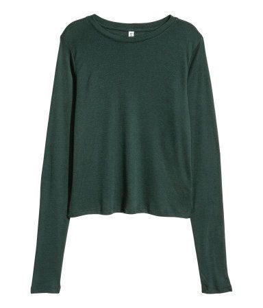 Dark green. Short top in soft, ribbed jersey made from a viscose blend. Long sleeves. Cool Stuff To Buy, White Lilies, Jack Black, Home Essentials, Things I Need, Crop Tshirt, Petite Size, Cut Outs, Quality Clothing