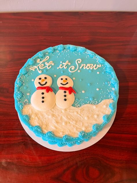 January Cakes, Snowman Cake Ideas, Snowman Birthday Cake, Snowman Cakes, Winter Cake Ideas, Fall Theme Cakes, Holiday Cake Designs, Christmas Cupcake Cake, Dq Cake