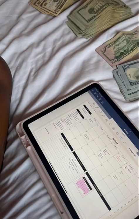 Esthetician Money, Healthy Bank Account Aesthetic, Stable Income Aesthetic, Esthetician Goal Board, Vision Board For Esthetician, Black Youtuber Aesthetic, Women In Tech Aesthetic, Money Vision Board, Tech Aesthetic