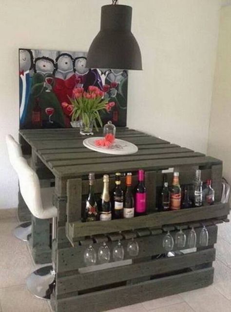 Where bar and table meet! This is brilliant and gorgeous, plus it's made with wood pallets! Bar Pallet, Bar En Palette, Wood Pallet Beds, Table Palette, Pallet Beds, Wooden Pallet Furniture, Building Furniture, Wooden Pallet Projects, Pallet Outdoor