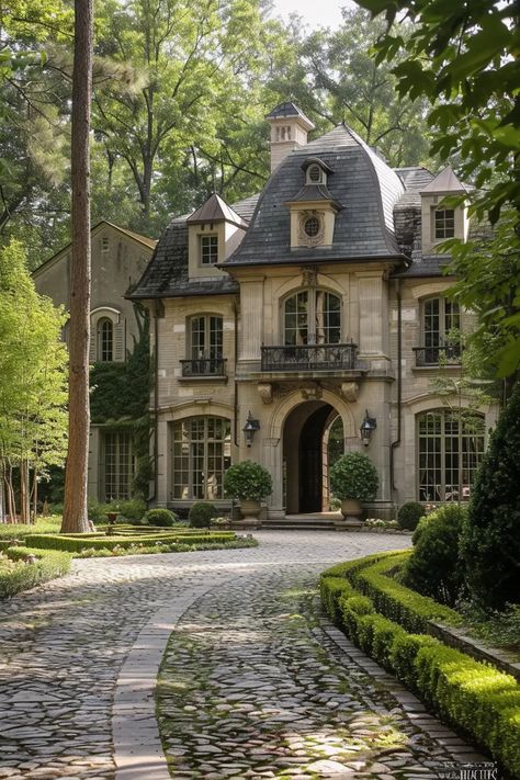 56 Stunning French Country House Exteriors House With French Windows, French Houses Country, White Manor House, Italian Manor House, Paris House Design, Old French Country House Exterior, Modern Chateau Exterior, Future Dream House, Old Money Exterior House