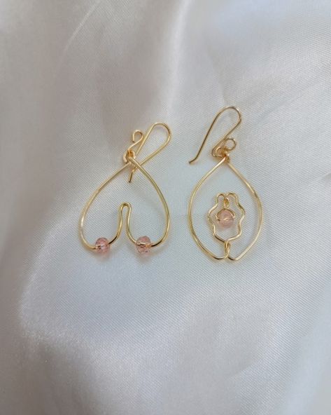 Dainty Wire Wrapped Jewelry, Wire Crafts Easy, Piercing Names, Diy Jewlry, Wire Jewerly, Diy Wire Earrings, Wire Jewelery, Wire Diy, Wire Earring