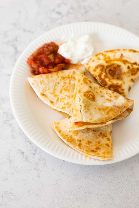 How to Cook Quesadillas Family-Style Quesadilla Fillings, Pulled Pork Quesadilla, How To Make Quesadillas, Cheese Quesadillas, Lent Recipes, Seasoned Chicken, Cheese Quesadilla, Chicken Quesadillas, Spicy Shrimp