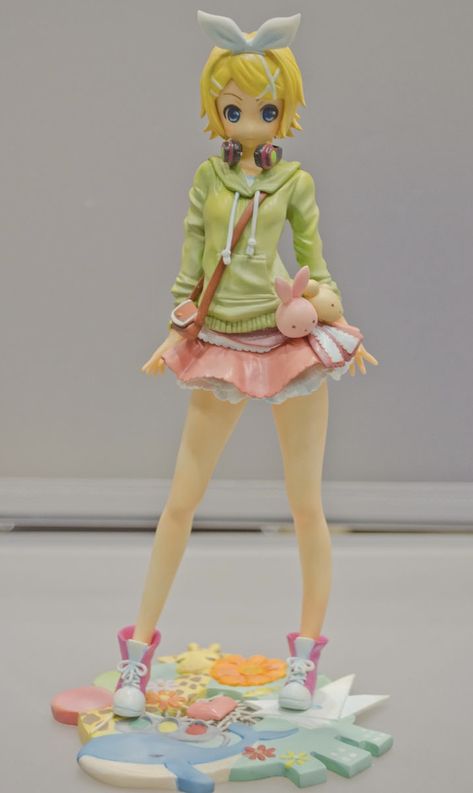 Rin Figure Vocaloid, Anime Figures Poses, Anime Figure Poses, Vocaloid Figures, Moe Anime, 3d Figures, Anime Figurines, Figure Poses, Dynamic Poses