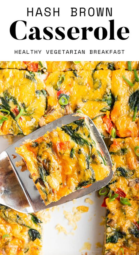 This vegetarian hash brown breakfast casserole is loaded with vegetables and cheesy goodness and has a hash brown crust. It's the perfect healthy breakfast dish to serve a crowd. Vegetarian Egg Casserole, Veggie Breakfast Casserole, Hash Brown Breakfast Casserole, Healthy Breakfast Dishes, Vegetarian Breakfast Casserole, Hash Brown Breakfast, Healthy Vegetarian Breakfast, Vegan Breakfast Casserole, Vegetarian Brunch