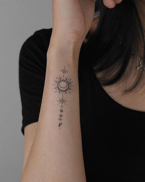 Sun Tattoo Designs, Unalome Tattoo, Muster Tattoos, Inspiration Tattoos, Japanese Tattoos, Sun Tattoos, Wrist Tattoos For Women, Sun Tattoo, Dainty Tattoos