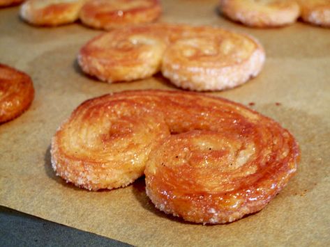 Palmiers Recipe, Puff Pastry Recipes Dessert, Pastries Recipes Dessert, Easy Puff, Puff Pastry Desserts, Easy Puff Pastry, Dessert Simple, French Desserts, Puff Pastry Recipes