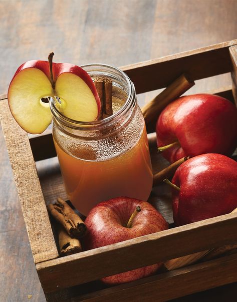 Jus Tomat, Caramel Apple Cider Recipe, Whiskey Drinks Recipes, Apple Cider Caramels, Air Kelapa, Thanksgiving Wallpaper, Hot Apple Cider, Whiskey Drinks, Flavored Vodka