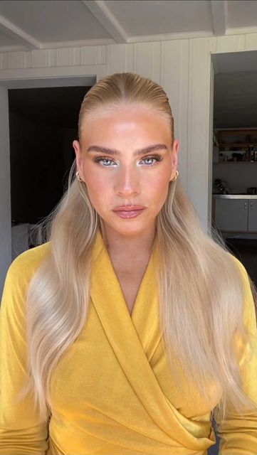 Jeanette Elise Hildebrandt on Instagram: "Sleek half-up 🧝‍♀️ #clawclip" Sleek Back Half Up Half Down Hair, Hairstyle Half Up Half Down Wedding, Half Up Half Down Sleek Hair, Sleek Half Up, Half Up Sleek Hairstyle, Sleek Half Up Half Down Hair Wedding, Slick Half Up Half Down, Half Up Half Down Hair Slick Back, Sleek Half Up Half Down