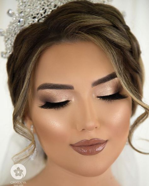 Brides Makeup Look, Wedding Makeup Looks For Bride Green Eyes, Bride Makeup Ideas Wedding, Quinceanera Make Up Natural, Makeup Ideas For Champagne Dress, Formal Makeup Looks Full Glam, Make Up For Champagne Dress Eye Makeup, Quinceanera Mom Makeup, Bridal Makeup Autumn