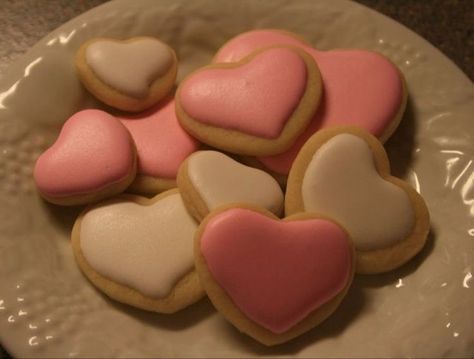 Heart Shaped Things, Heart Shaped Food, Shaped Food, Cute Baking, Heart Food, Think Food, Cute Desserts, Baking Ideas, Food Obsession