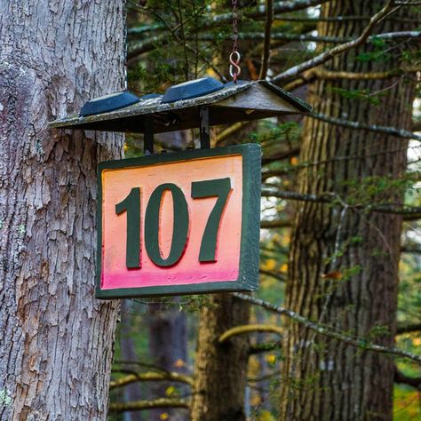 house numbers hung from a tree Number Ideas Design, House Number Sign Ideas, House Number Ideas Outdoor, Unique House Numbers, House Numbers Diy, Best Exterior Paint, Number Ideas, Diy Display, Cottage Signs