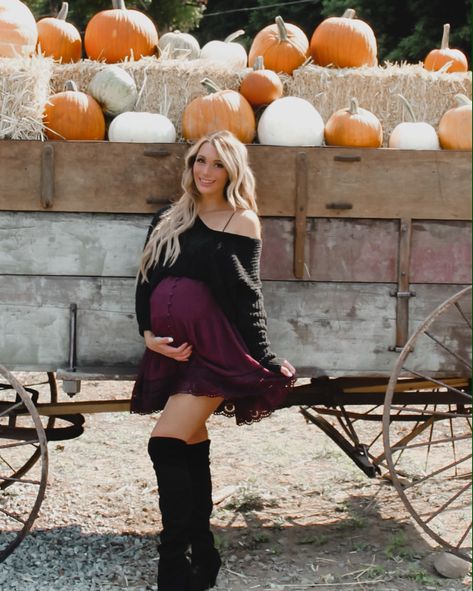 Gothic Maternity Outfits, Country Maternity Outfits, Grunge Pregnancy Outfits, Alt Maternity Outfits, Goth Maternity Outfits, Edgy Maternity Outfits, Country Maternity, Rp Outfits, Pregnant Outfits