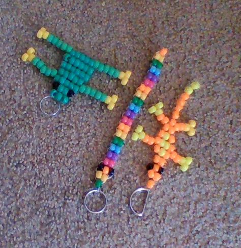 my kandi animals!!! Kandi Lizard, Kandi Animals, Rave Light, Pony Bead Animals, Kandi Mask, Bead Animals, Kandi Kid, Kandi Cuff, Looking For Friends