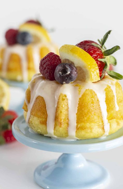 Lemon Cakes Decoration, Bundt Cake Recipes Mini, Wedding Bundt Cake Ideas, Mini Bundt Cakes From Cake Mix Boxes Chocolate, Bunt Cake Recipes Easy Mini, Mini Bundt Cakes Halloween, Mini Bunt Cakes Ideas Christmas, Mini Bundt Cake Pans, Mini Bundt Cakes From Cake Mix Boxes